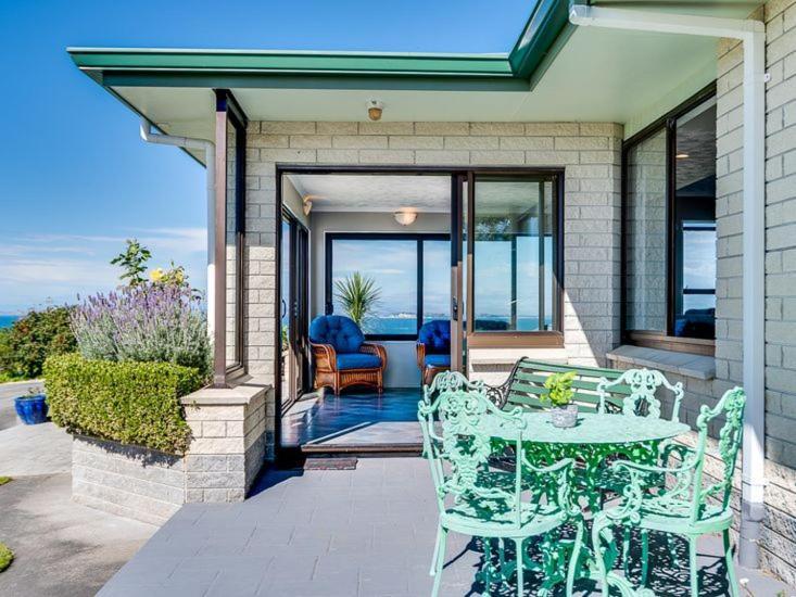 Holiday home Tango10 - Views In Hawke's Bay Tangoio