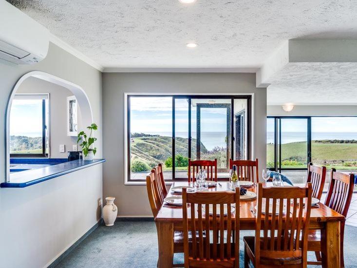 Tango10 - Views In Hawke's Bay Holiday home